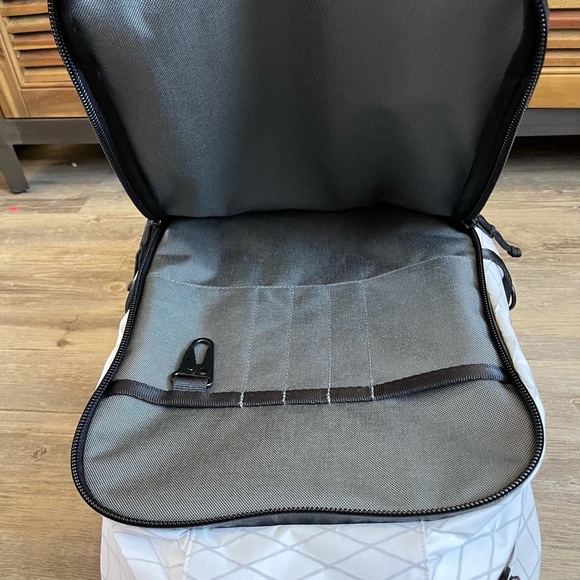 🆕DEFY Bucktown Backpack Ballistic Nylon White X-Pack NWOT - Picture 9 of 9